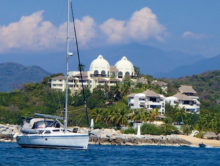 Huatulco Tangolunda Bay Dreams Resort with Sailboat