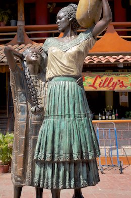 Zihuatanejo statue Lillys sail blog