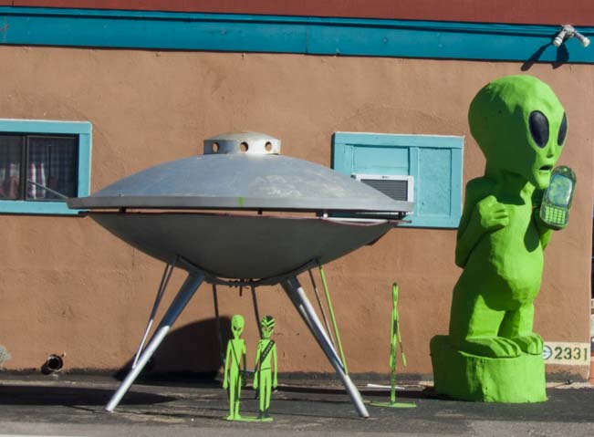 Aliens with a UFO space capsule