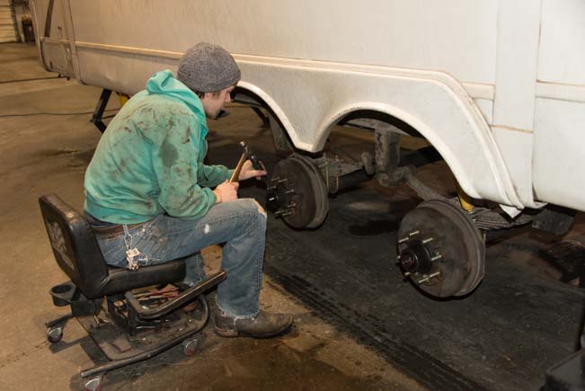 Removing wheels from a 5th wheel trailer