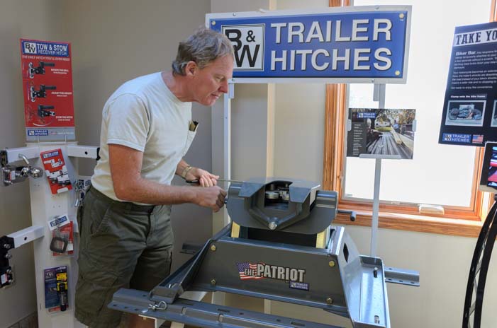 Checking out a B&W Fifth wheel hitch