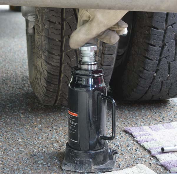 Bottle jack for fixing a flat tire