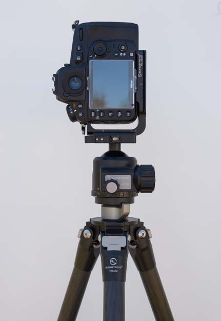 Nikon D810 camera portrait mode on Sunwayfoto PNL-D810R and XB-52DL ballhead