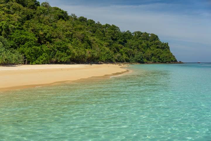 Clear water Dive and Relax Snorkeling Tour Ko Rok in Ko Lanta Thailand