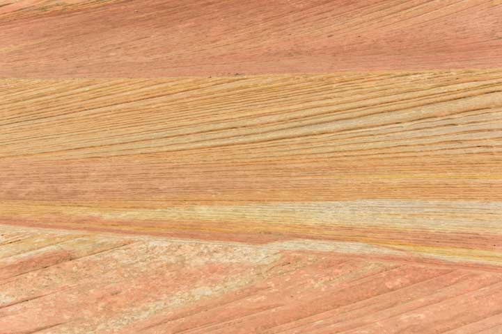 Red rock veins look like wood-min
