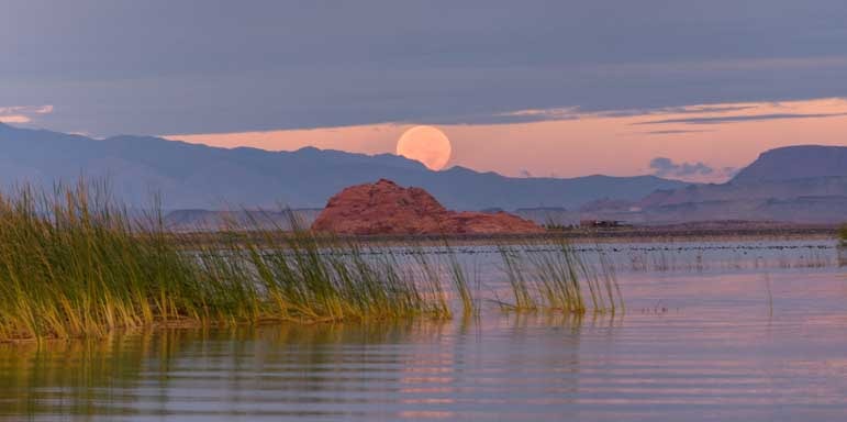 Full moon at sunset Sand Hollow State Park Utah RV trip-min