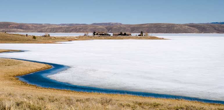 Strawberry Reservoir Utah frozen in early spring-min
