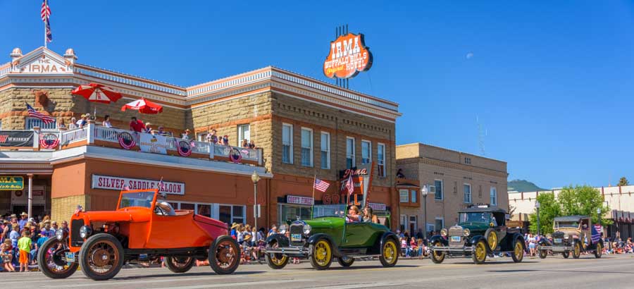 Antique cars 4th of July parade Cody Wyoming-min