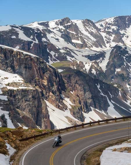 Motorcycle on Beartooth Highway scenic drive Wyoming-min