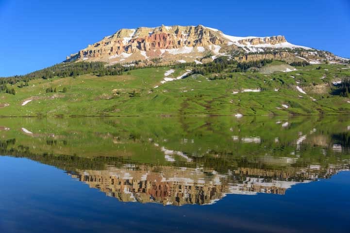 Mountain reflections Beartooth Lake on Beartooth Highway Wyoming RV scenic drive-min