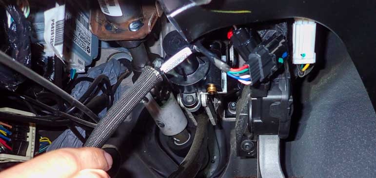 Edge Amp'd Throttle Booster wiring harness installation-min