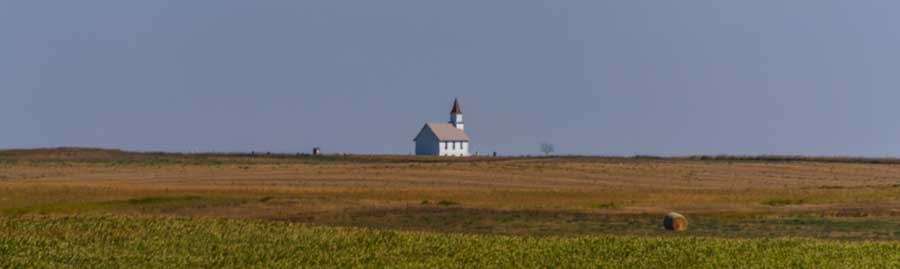 Little church on the prairie in North Dakota-min