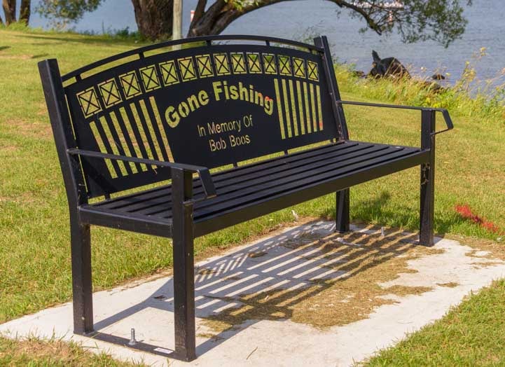 Park bench at Leech Lake in Walker Minnesota-min