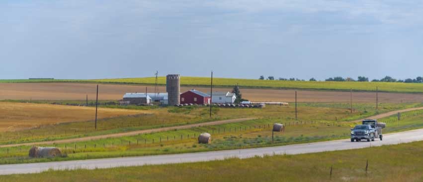 Rural scenery in North Dakota-min