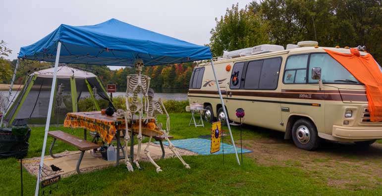 Motorhome campsite with Halloween decorations-min