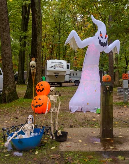 Ghosts pumpkins skeletons camping at an RV campground-min