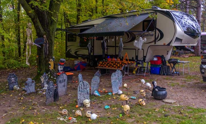 Fifth wheel RV campsite with Halloween cemetery-min