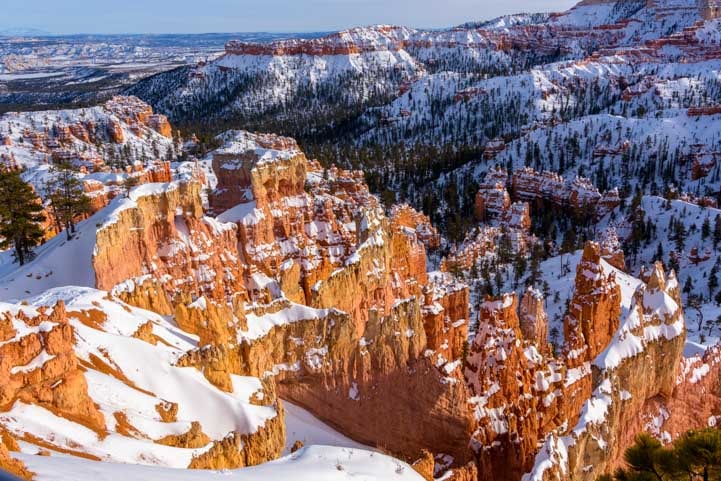 Bryce Canyon National Park with snow in winter at overlook-min