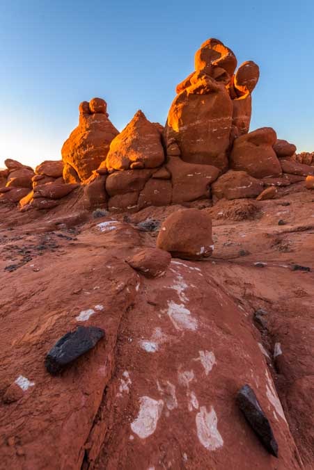 Morning glow on Utah red rocks-min