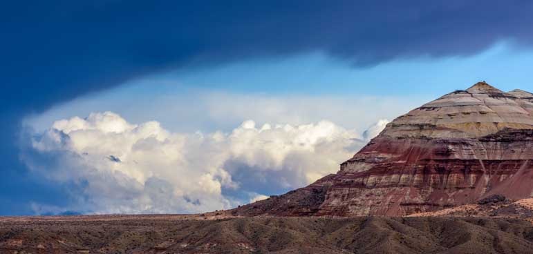 Incoming storm in Utah red rocks-min