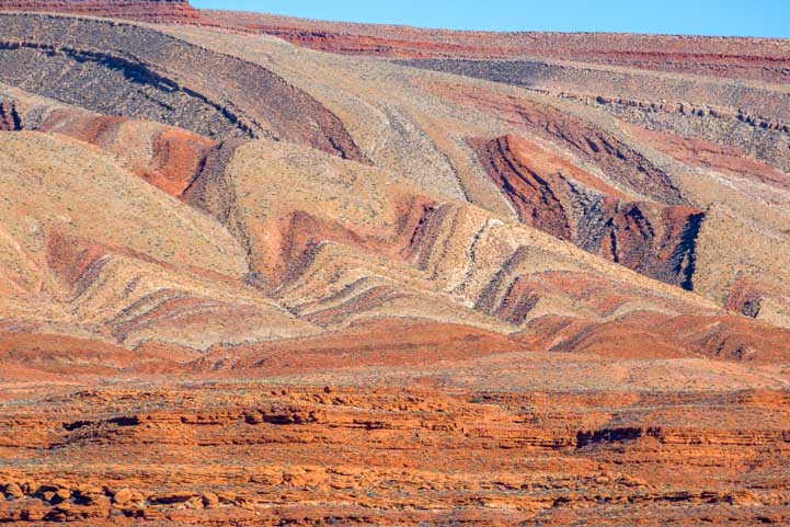 Red rock swirl formations in Utah-min
