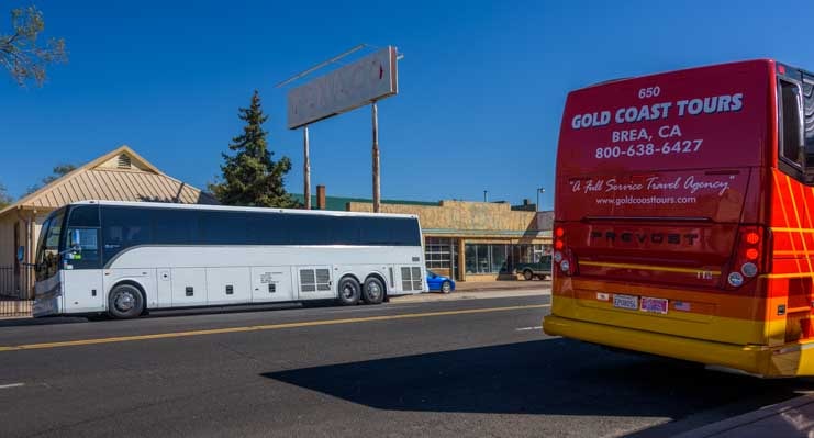 Tour buses Seligman Arizona on Route 66-min