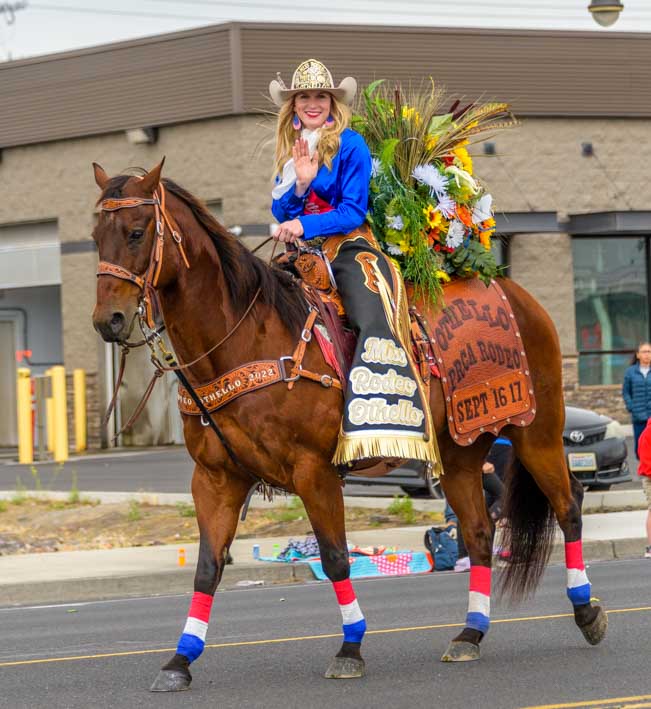 Rodeo queen in 4th of July parade