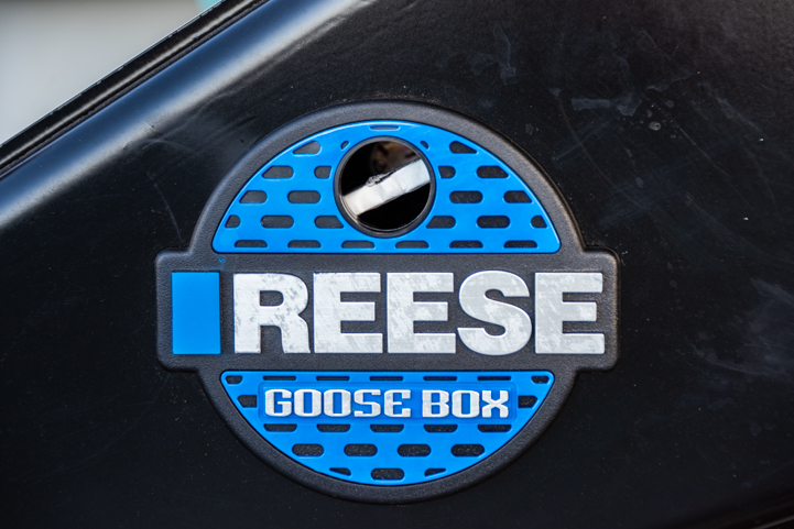 Reese Goose Box 20k Gen 3 Hitch inspection window shows the airbags are properly inflated